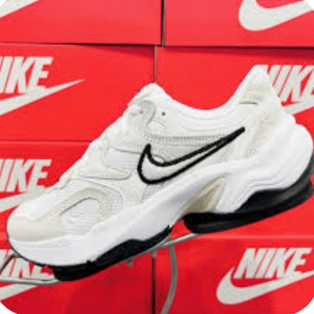Nike White and Black Textured Sneakers with Chunky Sole